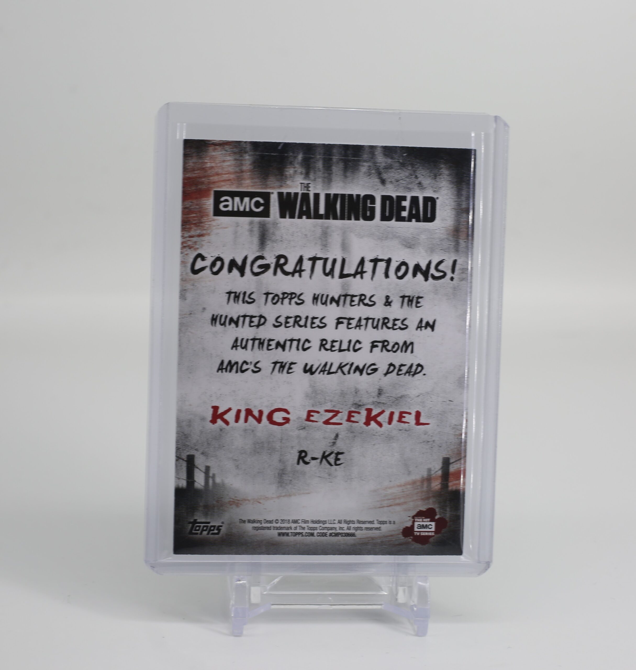 WALKING DEAD HUNTERS & THE HUNTED KHARY PAYTON/KING EZEKIEL RELIC CARD - الصورة 2